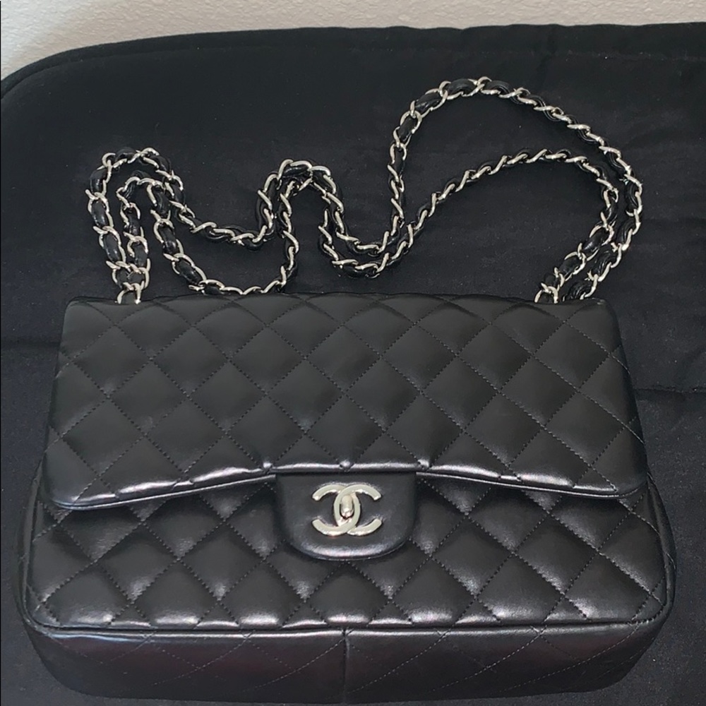 CHANEL Jumbo Lambskin Double Flap-bag